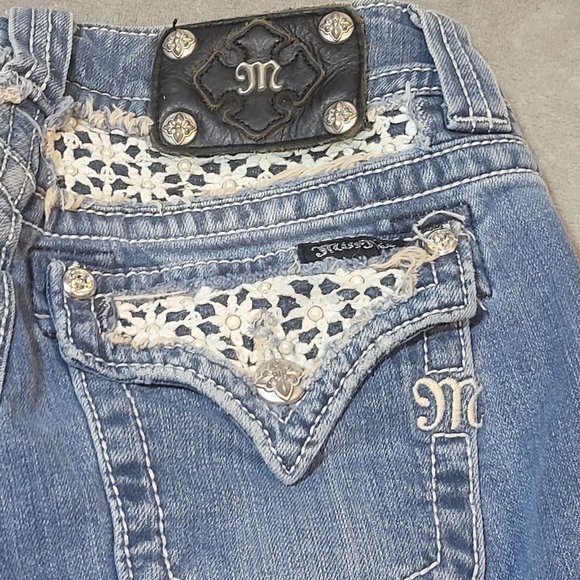 Miss Me Shorts Women's 28 Bermuda Mid Rise Flap Pocket Embellished Denim Shorts - Picture 15 of 16